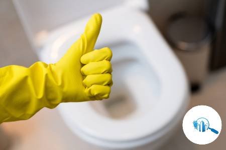 شركة تنظيف حمامات بالرياض..نظافة مثالية لتطهير وتلميع الحمامات A-bathroom-cleaning-company-in-Riyadh-1